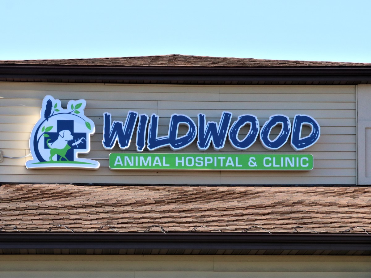 Outdoor building sign for vet's office.